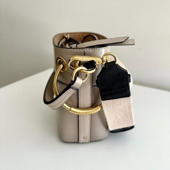 CHLOE Roy Small Gray Patent Leather Bucket Crossbody 2 Way Bag - Picture 2 of 13